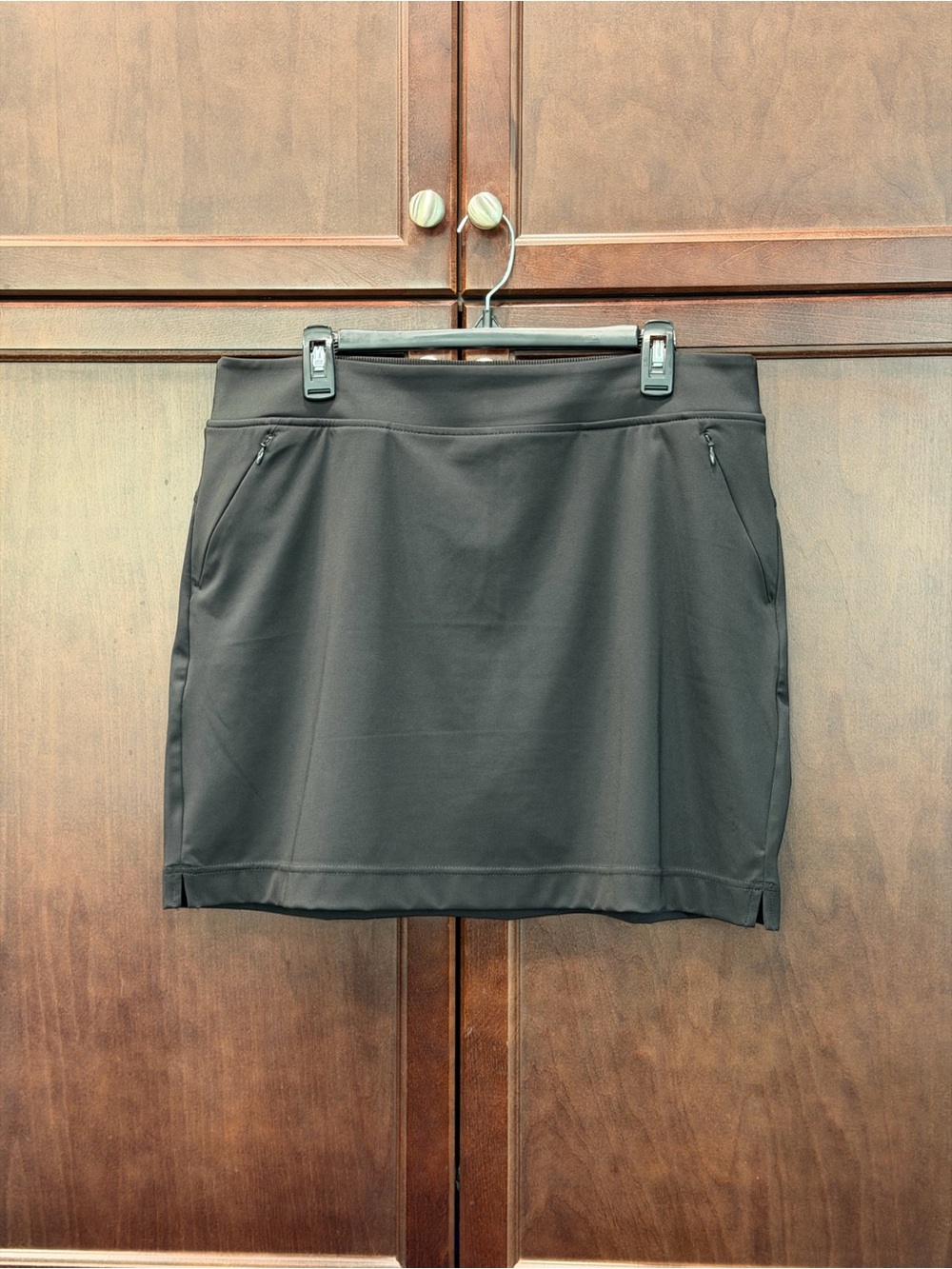 32 Cool Black Activewear Skort with Zip Pockets